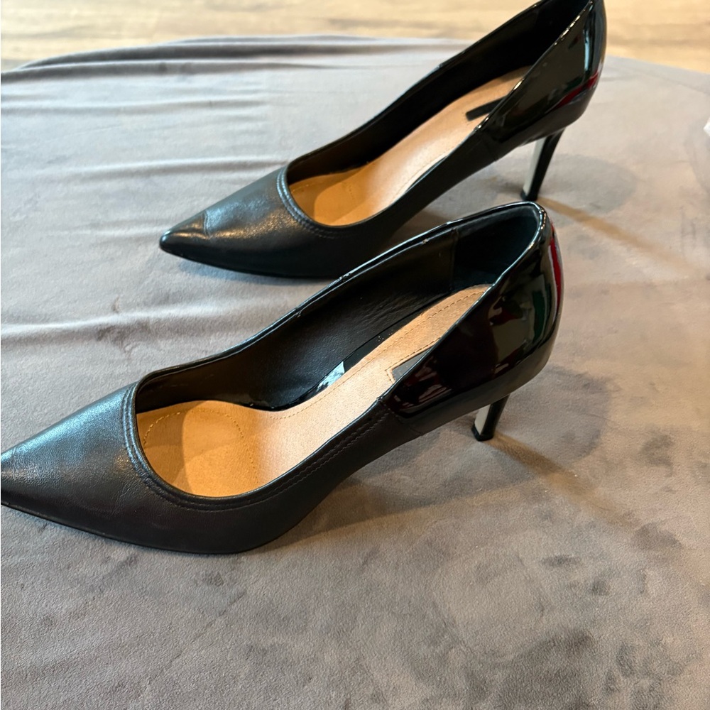 Tahari Glossy Black Pointed Heels